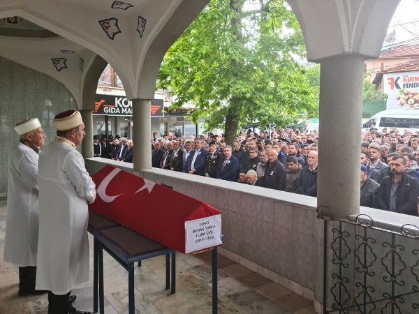 Kaymakamımız Sayın Dr. Ahmet Naci HELVACI, Şehit Jandarma Uzman Çvş. Burak TUNCA'nın cenaze törenine katıldı.