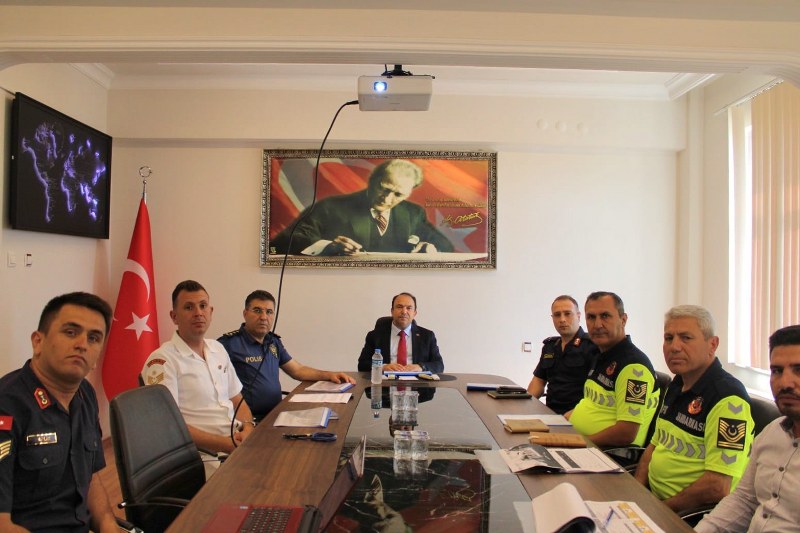 Sayın Kaymakamımız Mehmet Uğur ARSLAN'ın başkanlığında emniyet ve jandarma genel asayiş ve güvenlik toplantısı gerçekleştirildi.