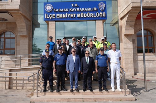 Sayın Kaymakamımız Mehmet Uğur ARSLAN ve ilçe protokolü Kurban Bayramı Kutlaması Programı Kapsamında İlçe Emniyet Müdürlüğü'nü ziyaret etti.