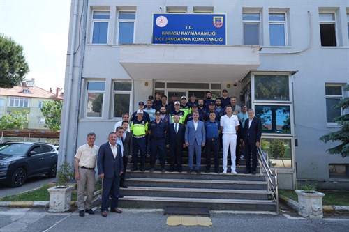 Sayın Kaymakamımız Mehmet Uğur ARSLAN ve ilçe protokolü Kurban Bayramı Kutlaması Programı Kapsamında İlçe Jandarma Komutanlığı'nı ziyaret etti.