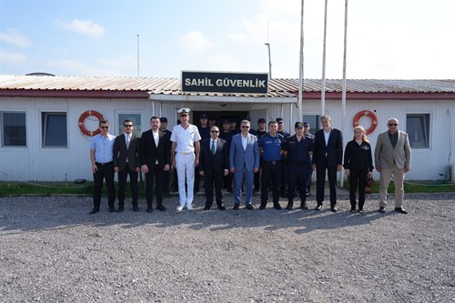 Sayın Kaymakamımız Mehmet Uğur ARSLAN ve ilçe protokolü Kurban Bayramı Kutlaması Programı Kapsamında Sahil Güvenlik Komutanlığı'nı ziyaret etti.